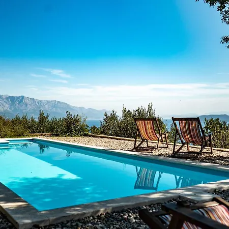 Dalmatian Stone With Heated Pool Holiday home *