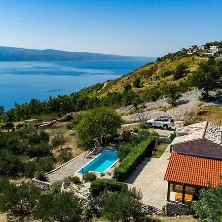 Dalmatian Stone With Heated Pool Holiday home