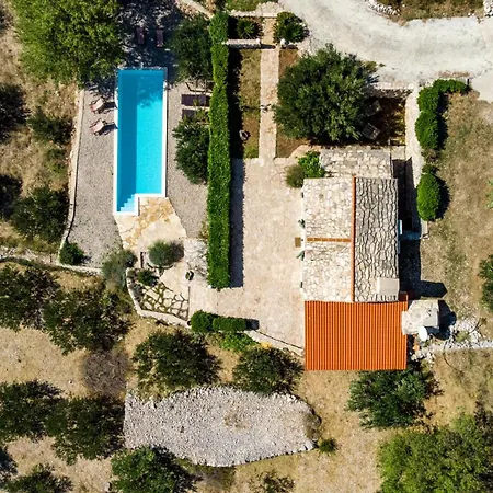 Holiday home Dalmatian Stone With Heated Pool