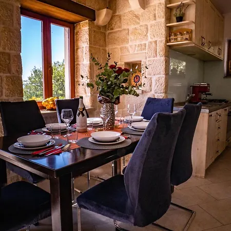Holiday home Dalmatian Stone With Heated Pool