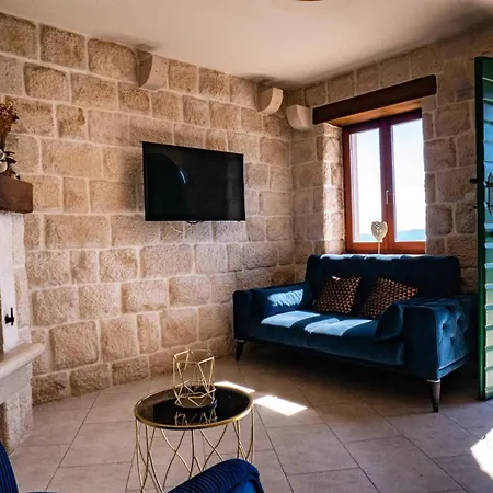 Dalmatian Stone With Heated Pool *
