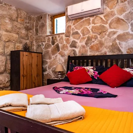 Dalmatian Stone With Heated Pool Holiday home *