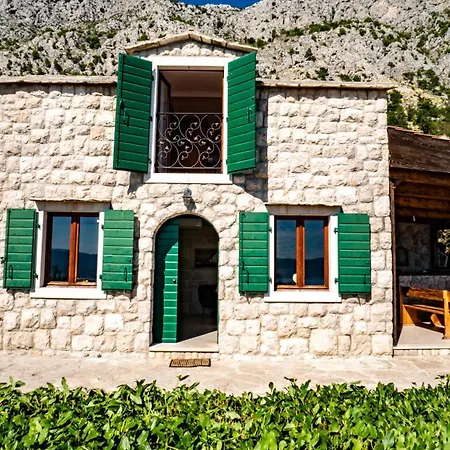 Dalmatian Stone With Heated Pool *