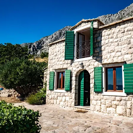 Dalmatian Stone With Heated Pool Holiday home *