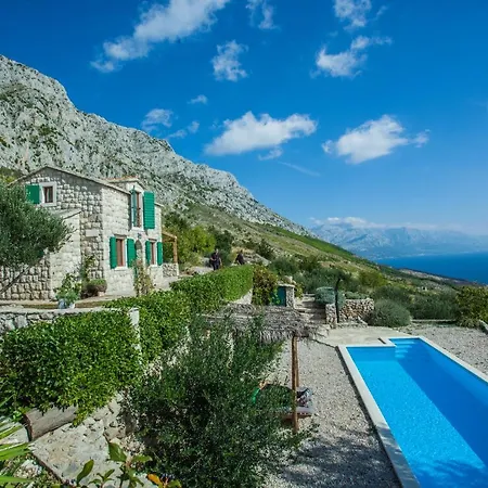 Dalmatian Stone With Heated Pool Holiday home